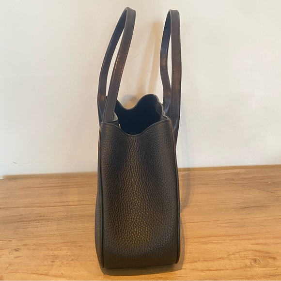 The Row Alger Geometric Shoulder Bag in Leather - Picture 6 of 6